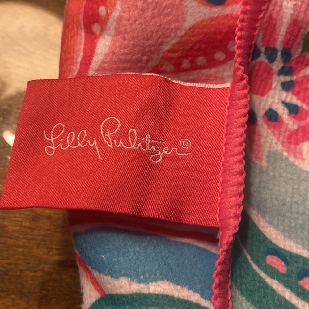 New Lilly Pulitzer Beach Towel - Picture 4 of 10